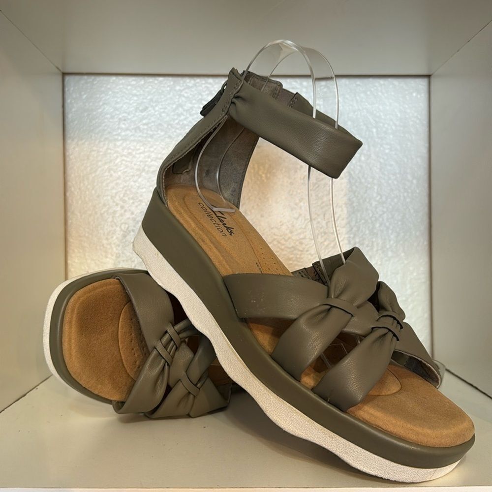 Clarks Womens Ankle Strap Sandals Olive Green Size 8.5W Comfort Minimalist